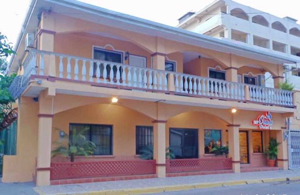 Uw Oasis Hotel La Ceiba Eksteriør billede