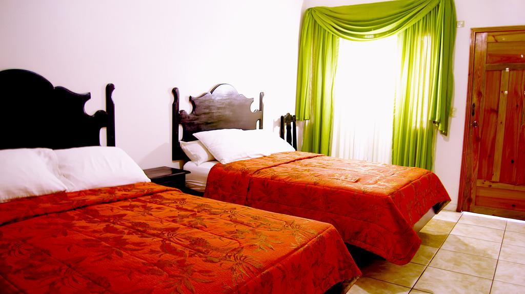 Uw Oasis Hotel La Ceiba Værelse billede