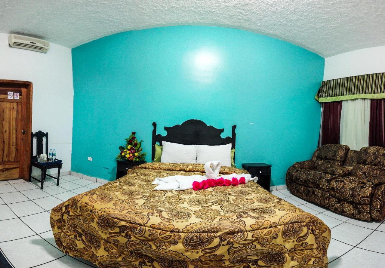 Uw Oasis Hotel La Ceiba Eksteriør billede