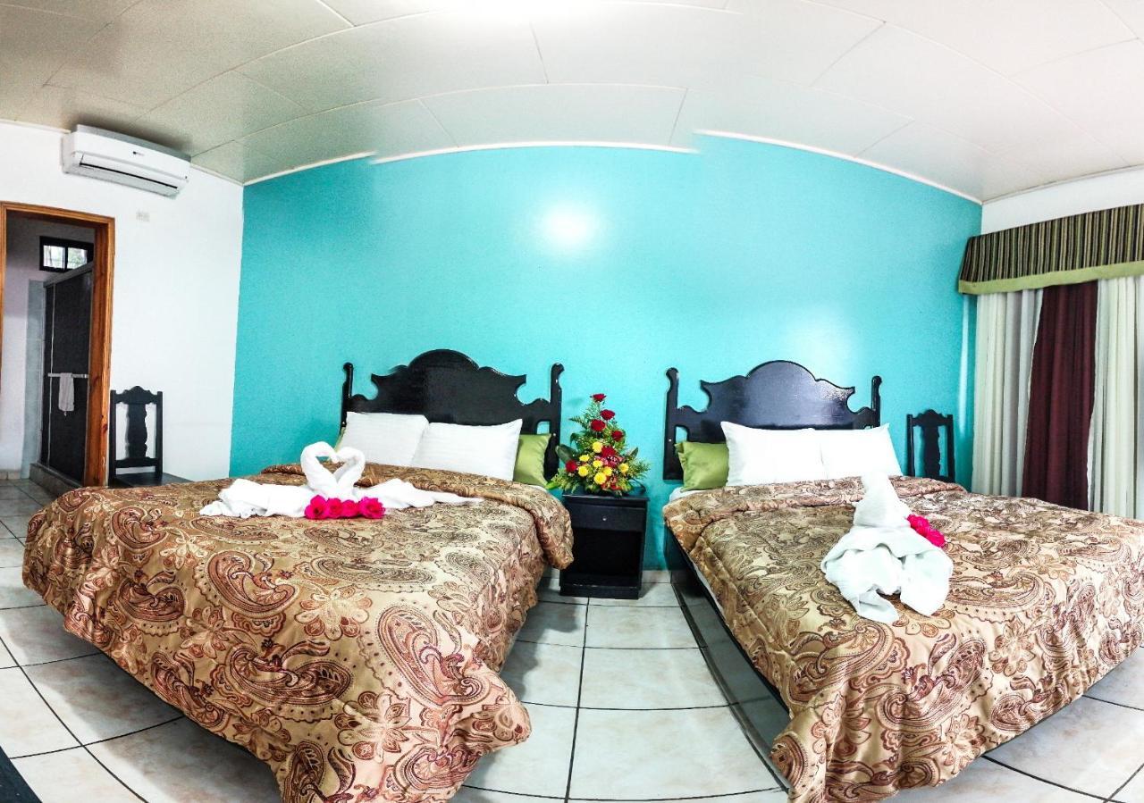 Uw Oasis Hotel La Ceiba Eksteriør billede