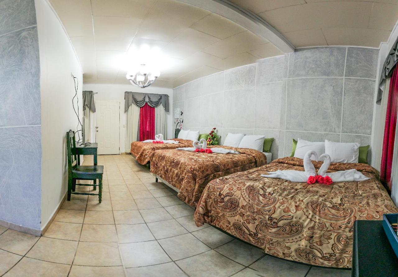 Uw Oasis Hotel La Ceiba Eksteriør billede