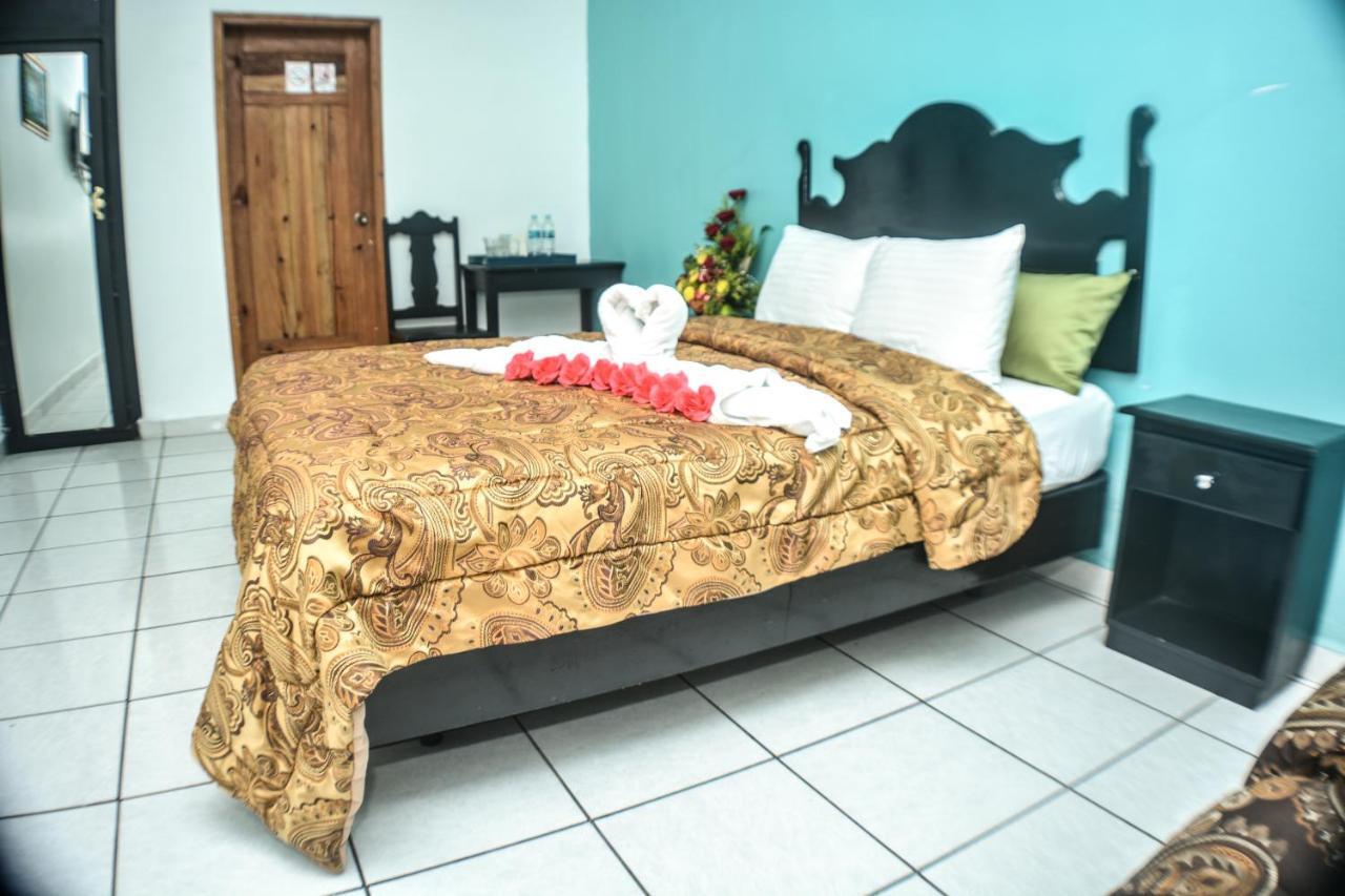 Uw Oasis Hotel La Ceiba Eksteriør billede