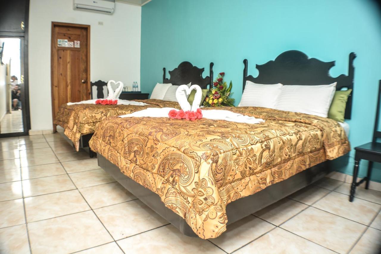 Uw Oasis Hotel La Ceiba Eksteriør billede